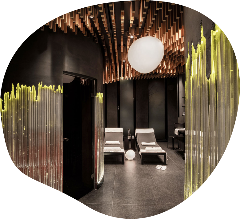Relax zóna Cellularium s lehátky a moderním osvětlením